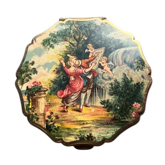 Vintage Stratton Gold Tone Metal Compact With Victorian Courting Couple Design, - Picture 2 of 7